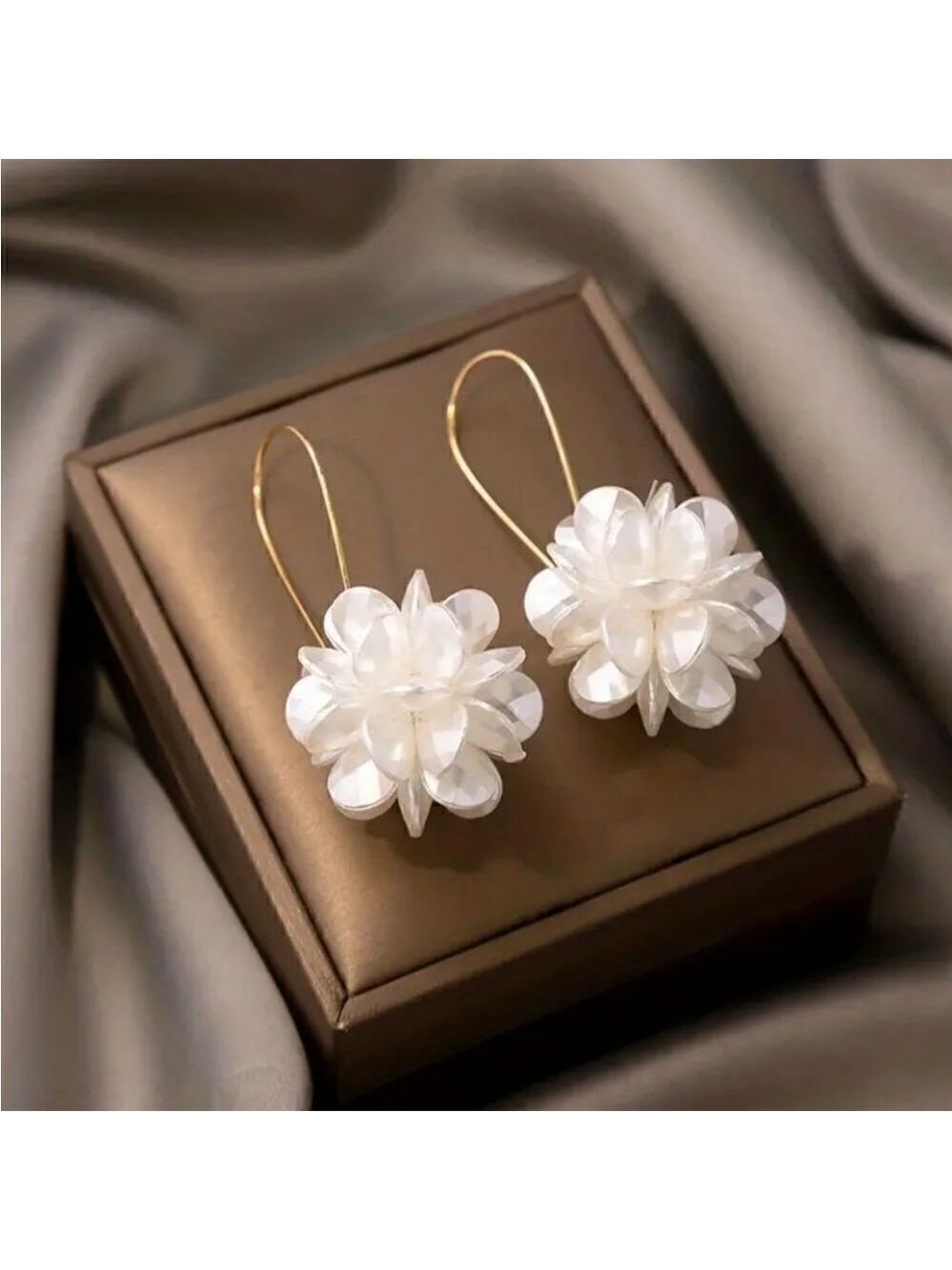 3D Floral Earrings White Big Flowers Gold Plated Dangle Earrings - Picture 2 of 9